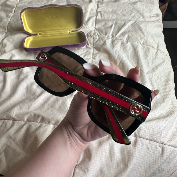 Gucci Sunglasses - Authentic comes with case and dust bag - Picture 5 of 6